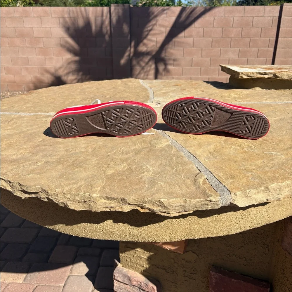 Super cute hard to find Converse - Picture 3 of 5